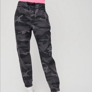 Aritzia TNA Alix Pant